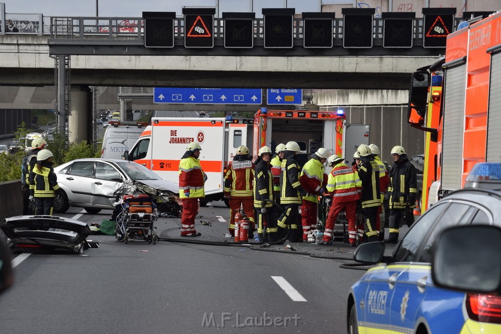 VU Auffahrunfall A 3 Rich Oberhausen kurz vor AS Koeln Dellbrueck P044.JPG - Miklos Laubert